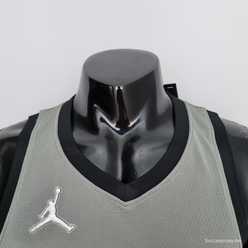 الذكرى 75 لقميص إيرفينج رقم 11 بروكلين نتس بروكلين نتس إصدار المدينة الرمادي من الدوري الأمريكي للمحترفين
