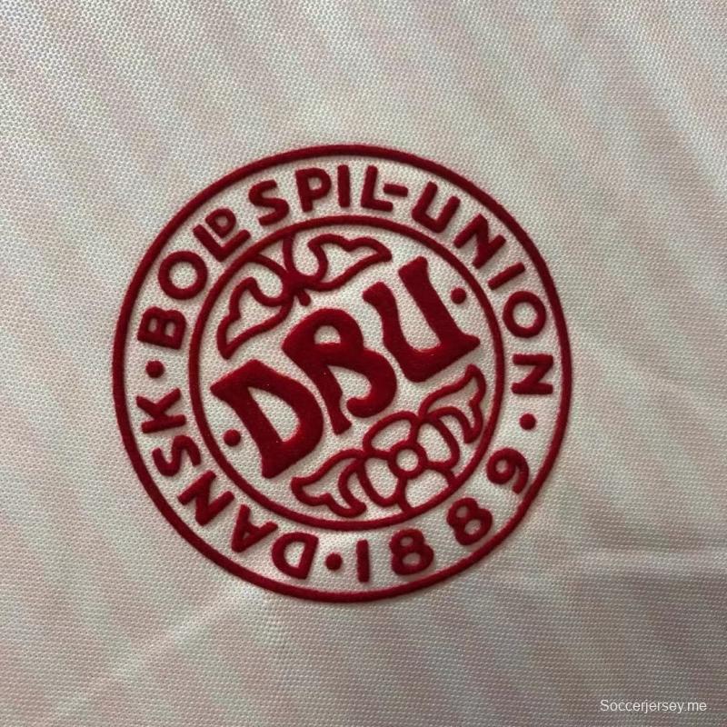 قميص كرة القدم الدنمارك القديم لعام 1986 خارج الدنمارك
