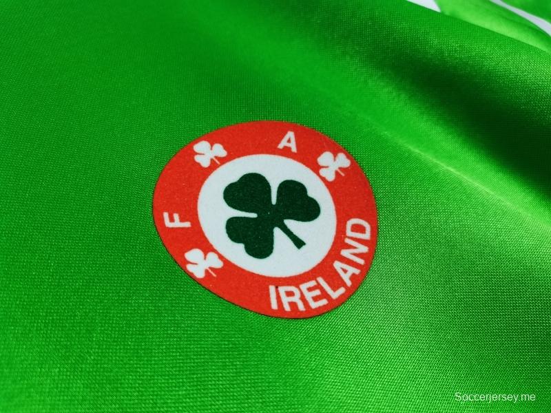 قميص أيرلندا القديم 1988/90 قميص أيرلندا القديم لكرة القدم المحلي
