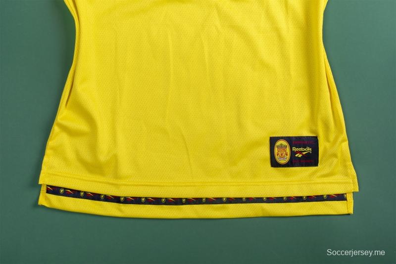 قميص كرة قدم عتيق 97/99 لليفربول خارج ملعبه
