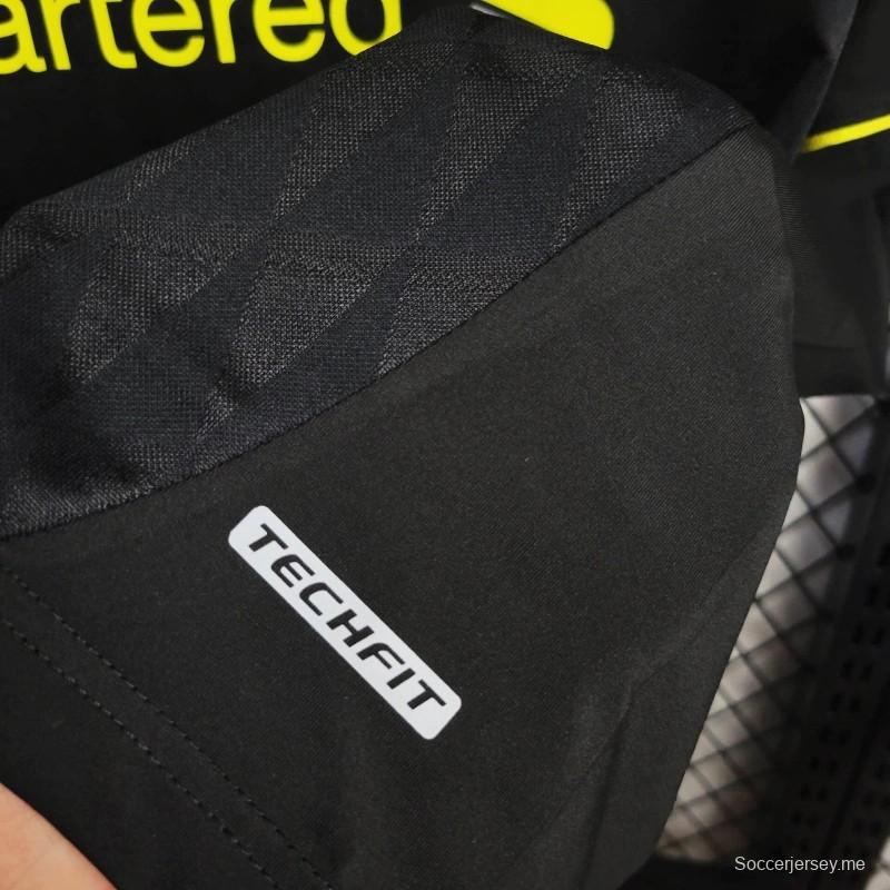 قميص ليفربول الثالث الأسود ريترو 2010/11 2010/11 ليفربول الثالث
