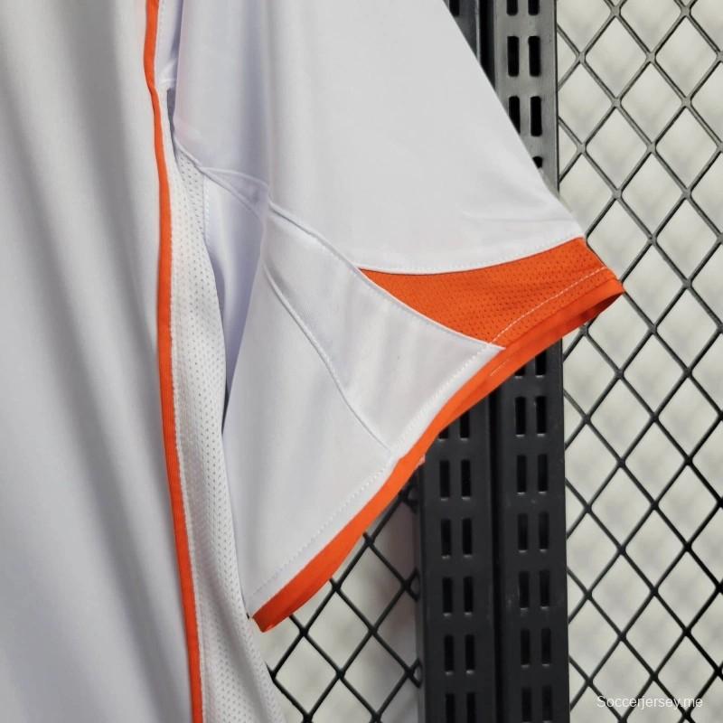 قميص هولندا الرجعية لعام 2004 خارج الديار
