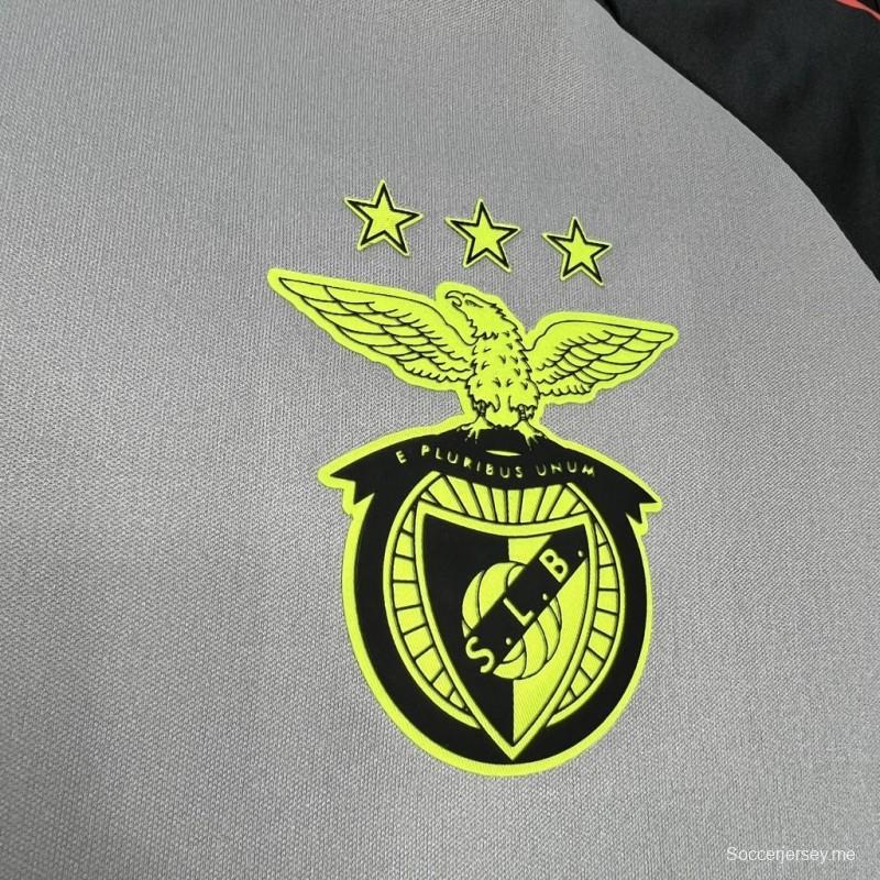 2024/25 قميص بنفيكا 2024/25 قبل المباراة
