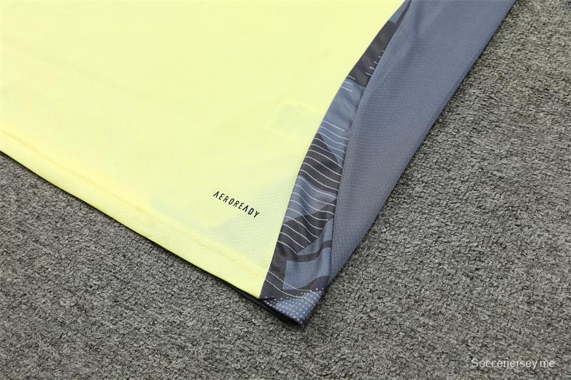 24/25 يوفنتوس قميص أصفر بأكمام قصيرة أصفر + شورت قصير الأكمام