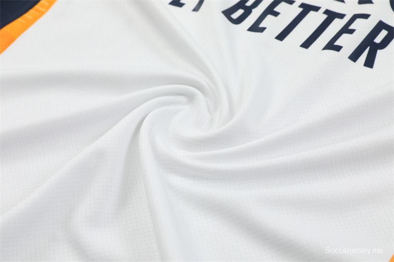 24/25 ريال مدريد قميص أبيض قصير الأكمام أبيض + شورت قصير الأكمام