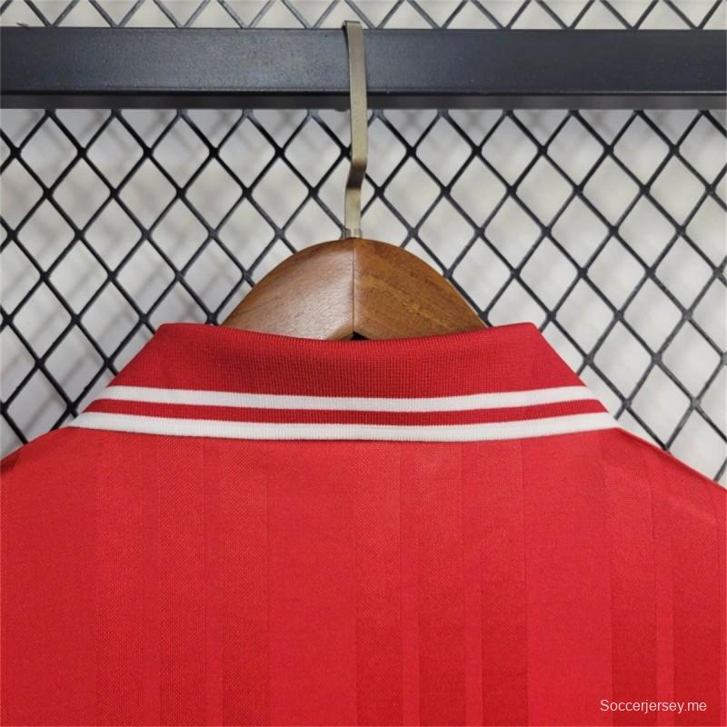 1995/96 قميص فريق سرقسطة القديم خارج ملعبه