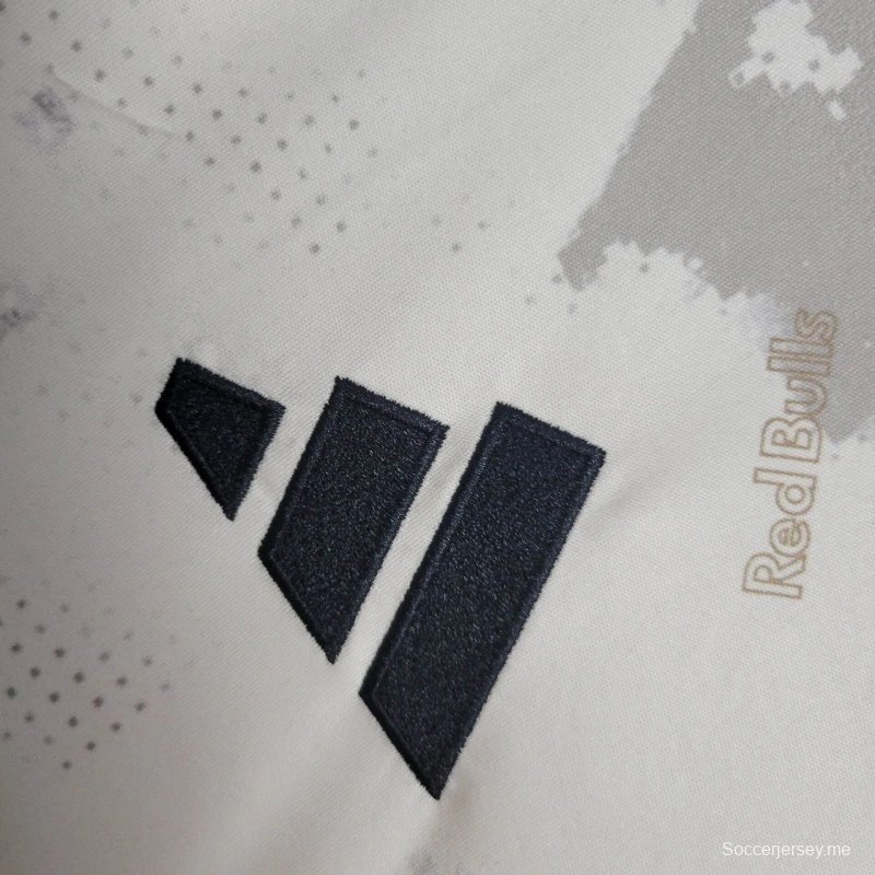 25/26 قميص فريق نيويورك ريد بولز نيويورك ريد بولز خارج الملعب