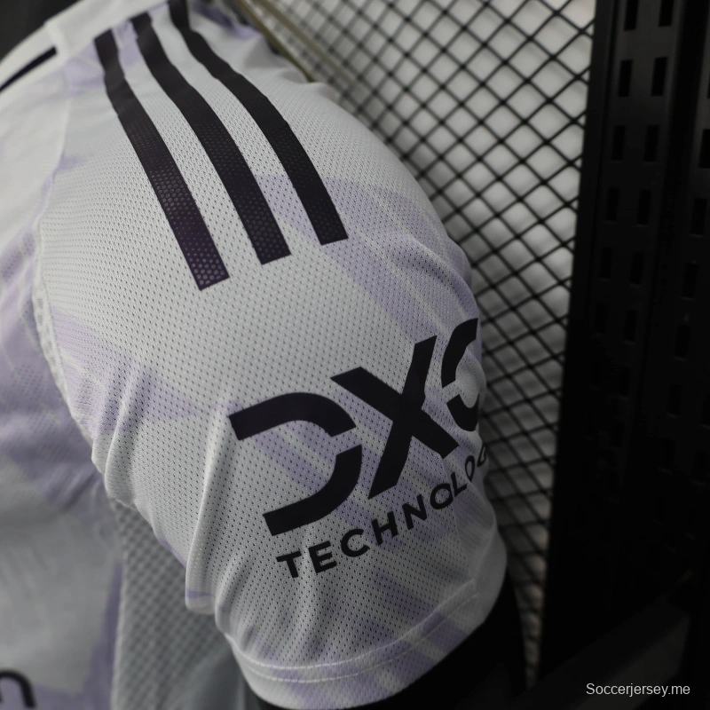 نسخة اللاعب 25/26 مانشستر يونايتد ذهاباً وإياباً