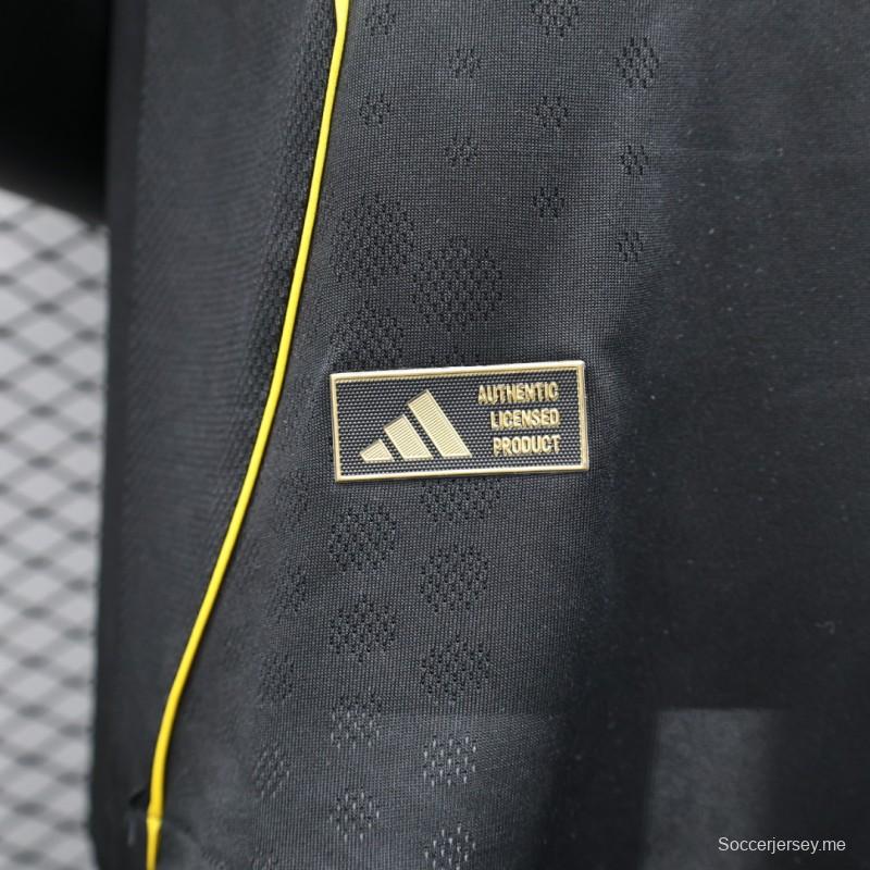 إصدار اللاعب 25/26 ريال مدريد أسود مع لمسات ذهبية وقميص راعي طيران الإمارات