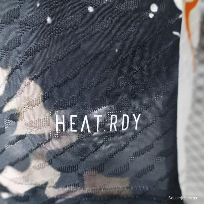 إصدار اللاعب 2025 قميص ياباني أبيض مع رذاذ الحبر المجرد 2025