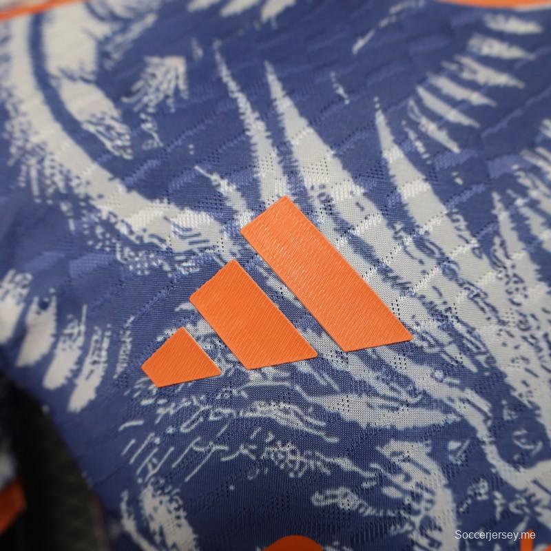 إصدار اللاعب 25/26 قميص ليفربول أزرق مع قميص خاص برتقالي اللون أزرق مع طائر فلامينج بيرد برتقالي