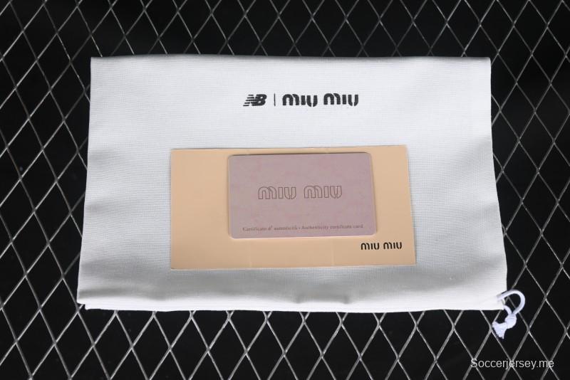 New Balance 530 Metallic Silver Sneakers – Stylish & Sporty Design