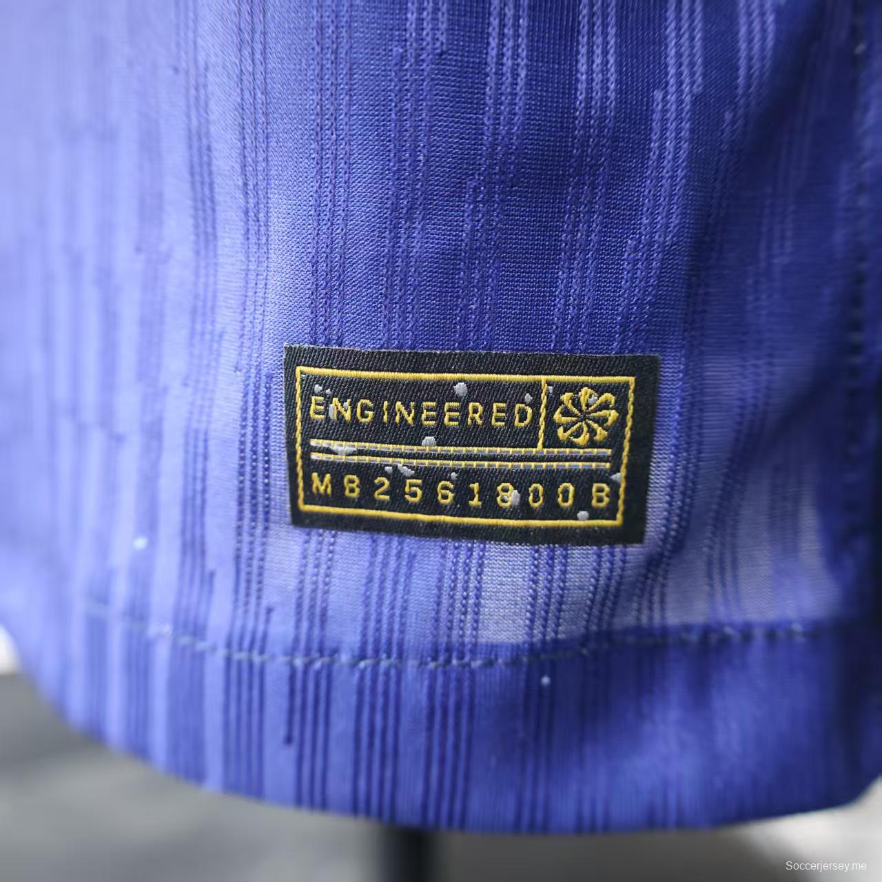 إصدار اللاعب 25/26 قميص نادي برشلونة مع قميص "T.S. 1989" الوردي اللون الوردي