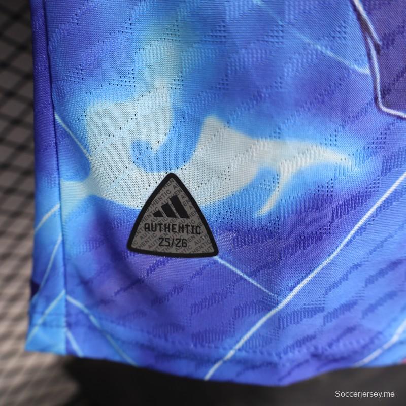 إصدار اللاعب 2025 قميص أزرق ياباني بتصميم شخصية أنيمي 2025