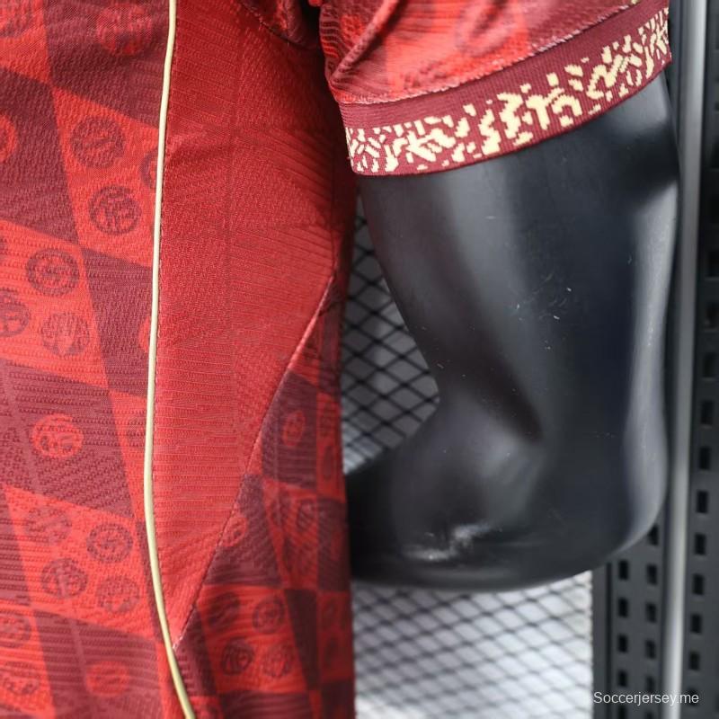 إصدار اللاعب 25/26 قميص أحمر بمناسبة الذكرى 125 لتأسيس بايرن ميونخ