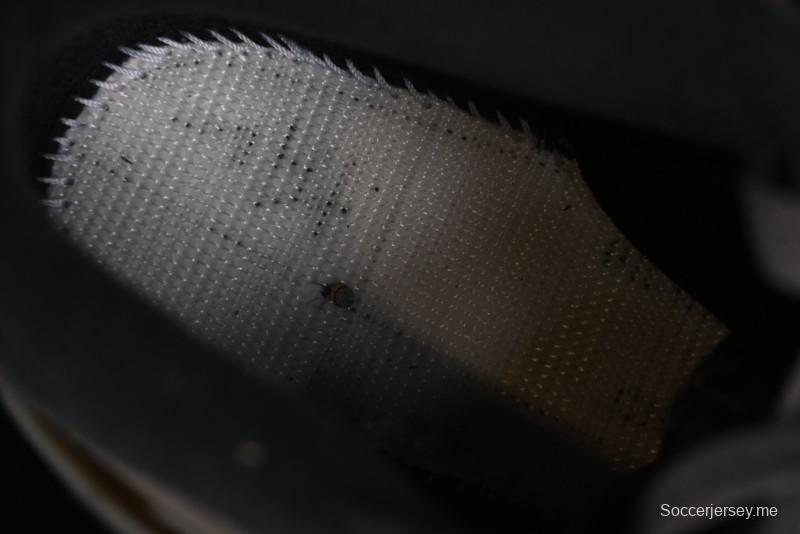 حذاء نايك اير جوردان 4 ريترو من نايك اير جوردان 4 من نايك باللون البني الحجري مع شبكة سوداء وتفاصيل من مادة TPU - FV5029-200