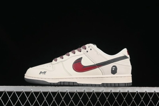 حذاء تزلج نايك SB Dunk Low BAPE Collaboration BAPE Collaboration Graffiti Red Swoosh Anniversary حذاء تزلج منخفض الكاجوال مخصص للذكرى السنوية - JJ2508-561
