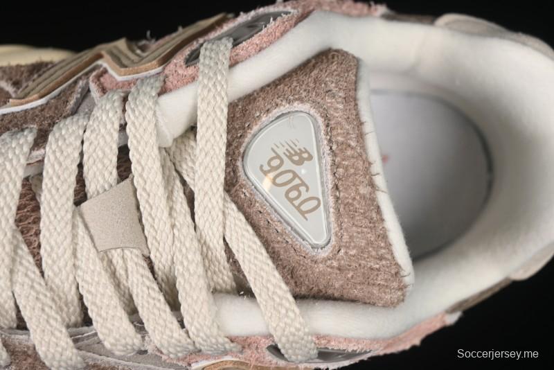 حذاء جري كاجوال من سلسلة NB9060 من نيو بالانس مع توسيد أبزورب - U9060NTB