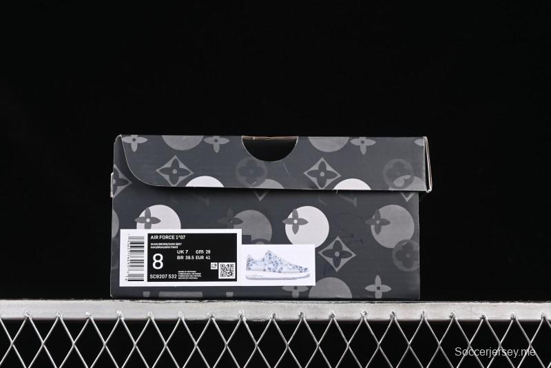 حذاء نايك اير فورس 1 '07 المنخفض من نايك اير فورس 1 '07 LV Collaboration حذاء رياضي كاجوال أزرق دنيم - SC9207-532