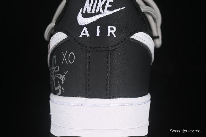 حذاء نايك اير فورس 1'07 المنخفض الكاجوال من نايك مع وسادة هوائية كاملة الطول - ZH0316-071