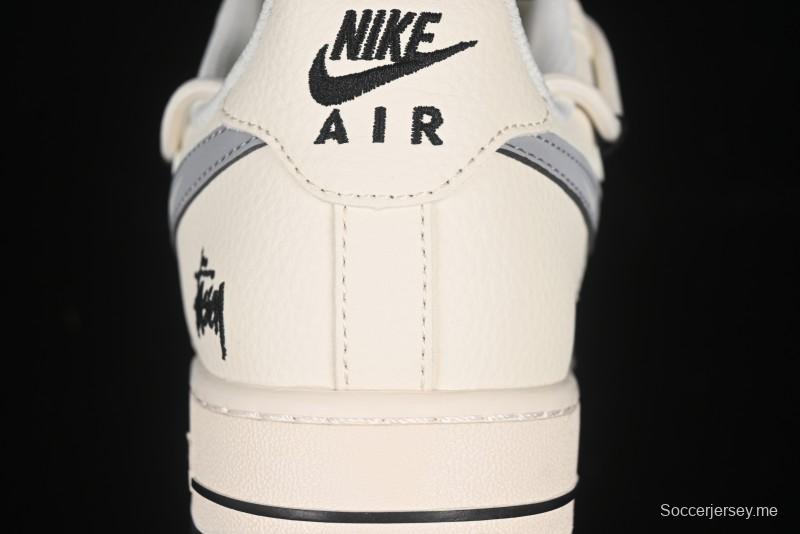 حذاء نايك اير فورس 1 '07 منخفض من نايك ستاسي كولابورشن ستاسي كولاج بأربطة سوداء - DM686868-073