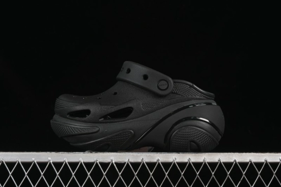 قباقيب كروكس بابل كراش العاكسة للفقاعات - B.D4