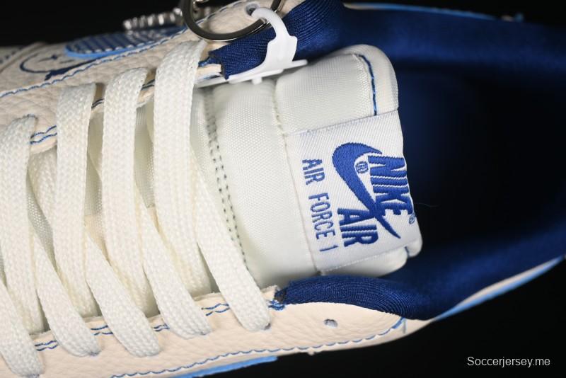 حذاء نايك اير فورس 1'07 المنخفض الكاجوال من نايك بتصميم وجه الشبح بخط أزرق - DF0188-053