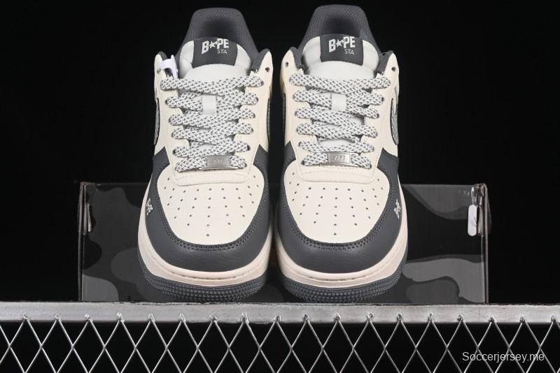 حذاء نايك اير فورس 1 '07 المنخفض من نايك اير فورس 1 '07 من بابي سنيكرز سنيكرز سوش ستار سووش كاجوال - XS1958-570