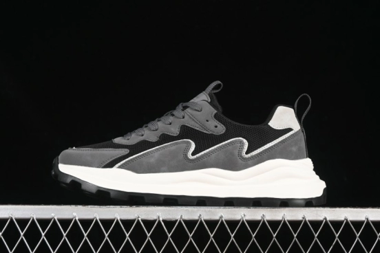 حذاء الجري أديداس ذو النعل السميك المتشابك من أديداس مع جزء علوي مريح ونعل مضاد للانزلاق - 63093901001