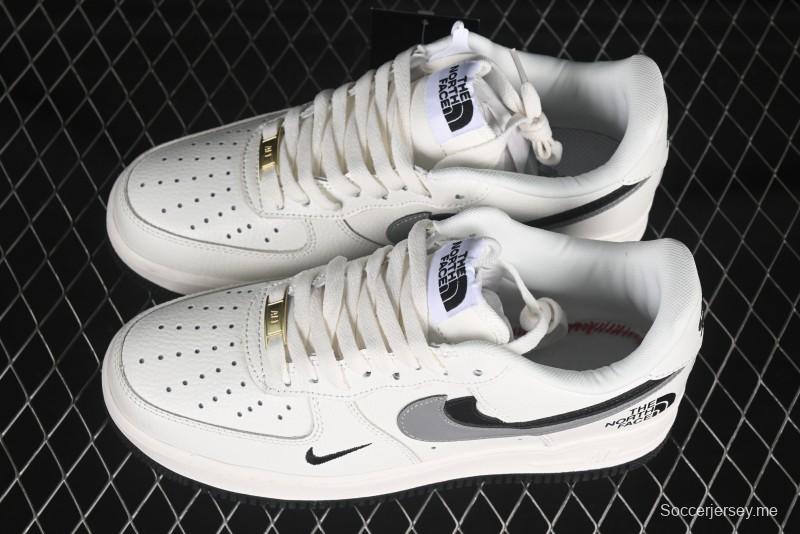 حذاء نايك اير فورس 1 '07 منخفض من نايك ذا نورث فيس تعاون ذا نورث فيس سنيكرز كاجوال بيج مزدوج سووش - AM1588-006