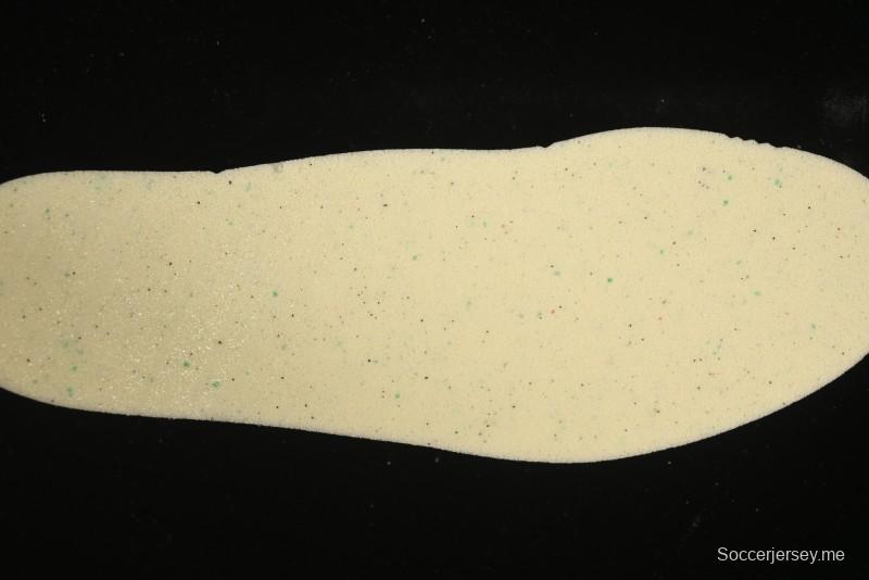 حذاء أديداس اورجينال جازيل كاجوال داخلي ريترو بتصميم مضاد للانزلاق ومقاوم للاهتراء - JR8029