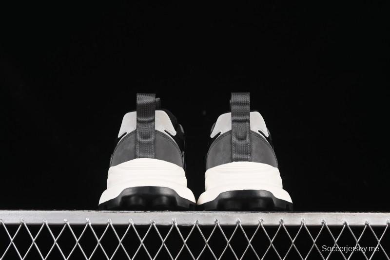 حذاء الجري أديداس ذو النعل السميك المتشابك من أديداس مع جزء علوي مريح ونعل مضاد للانزلاق - 63093901001