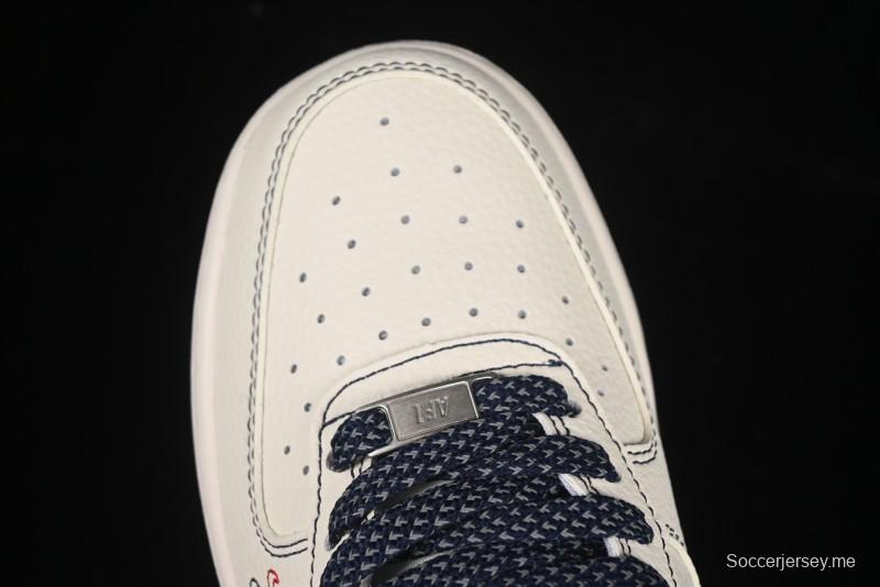 حذاء رياضي كاجوال بشعار أزرق أحمر بشعار أزرق مزدوج اللون من نايك اير فورس 1 '07 منخفض من ستوسي - HH7518-072