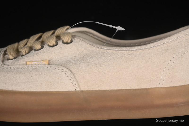 حذاء رياضي بريميوم اوثنتيك ريترو من فانس بنعل مطاطي شفاف - VN000CRCRQBYS