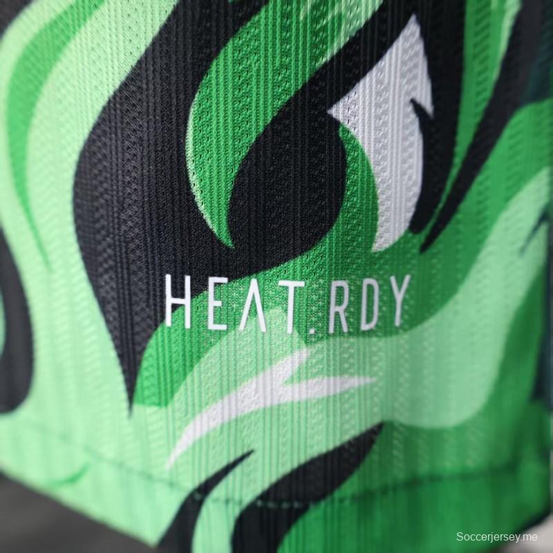 إصدار اللاعب 25/26 قميص ليفربول الأخضر بنقشة التنين