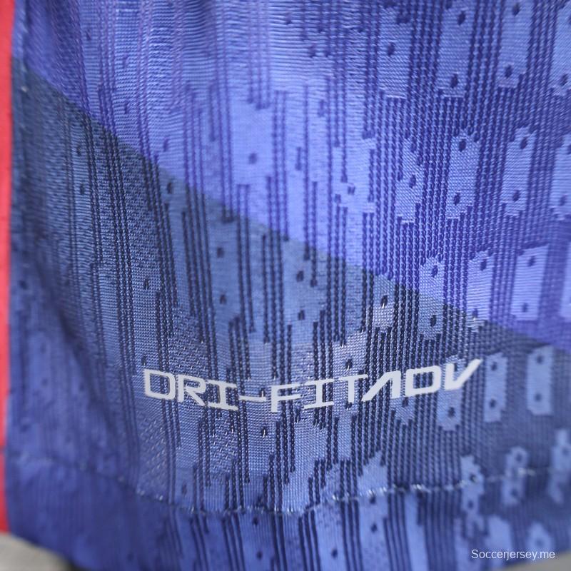 إصدار اللاعبين 25/26 قميص نادي برشلونة أزرق بخطوط حمراء قطرية