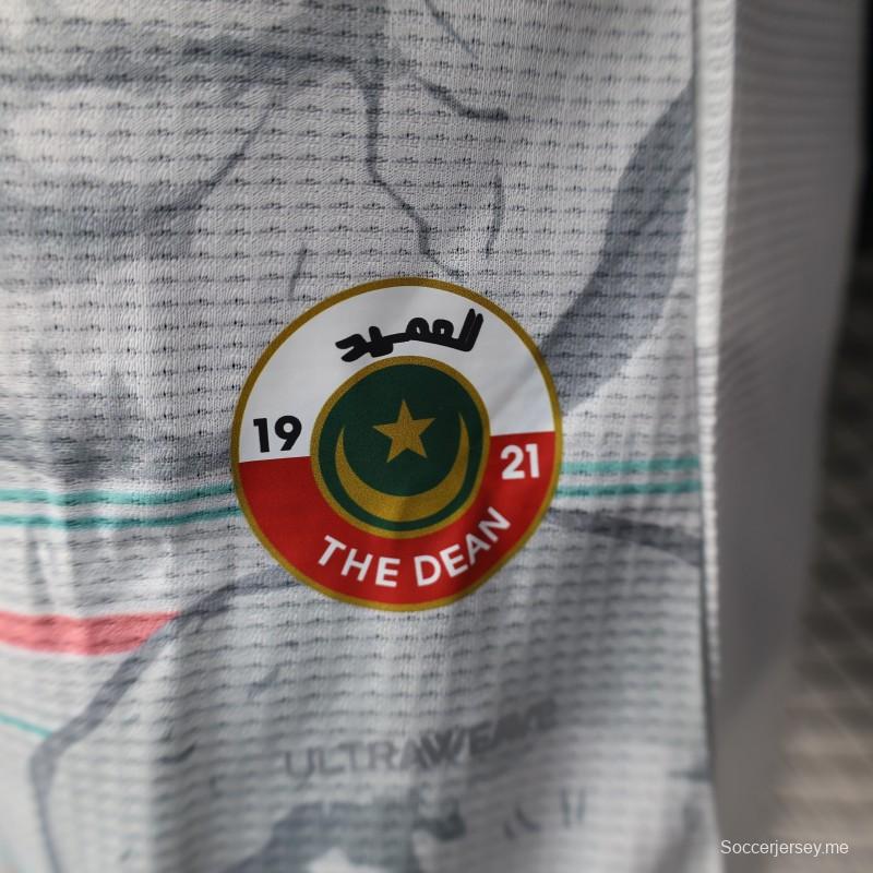 إصدار اللاعب 2025 قميص نادي مولودية الجزائر (MCA) الرئيسي الأبيض بتصميم شعار النادي