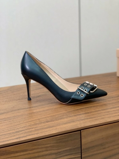2025 Women Gianvito Rossi Black Leather Pointed Toe Buckle Pumps KFY00300