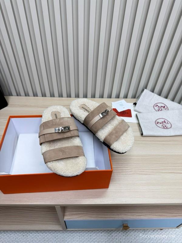 2024 Slippers Hermès Beige Shearling Leather Slippers