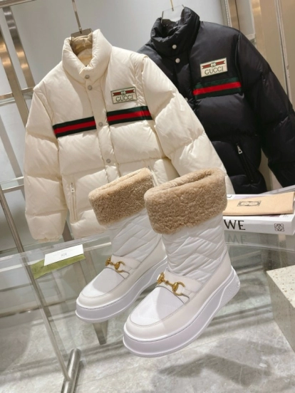 2024 Women Gucci White Sheepskin Snow Boots Gold Hardware