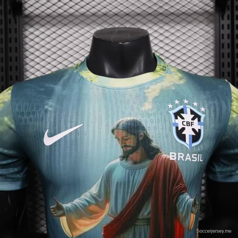 إصدار اللاعب 2025 قميص البرازيل باللون الأزرق الفاتح مع عمل فني ديني ليسوع المسيح
