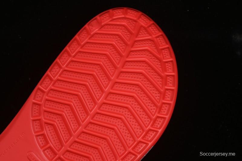 صندل كلاوج كلاسيكي ثنائي الاتجاه من كروكس - B.D4