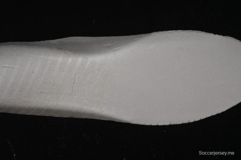 حذاء نايك اير فورس 1 '07 منخفض من نايك اير فورس 1 '07 LV Collaboration باللون الأسود والذهبي - JJ2508-703