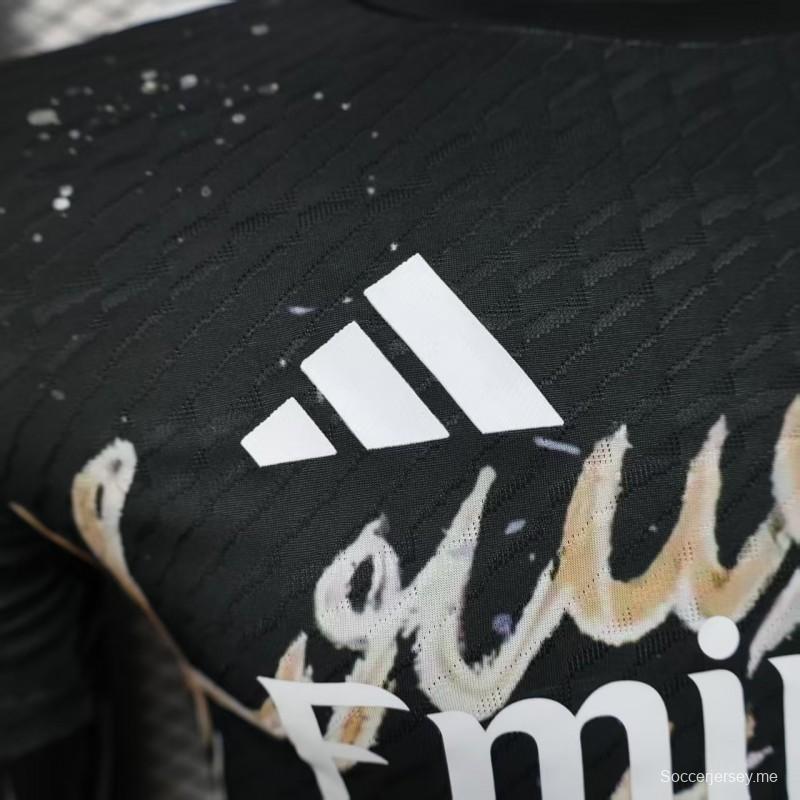 إصدار اللاعب 25/26 ريال مدريد أسود بنقوش فنية تجريدية ملونة قميص ريال مدريد 25/26