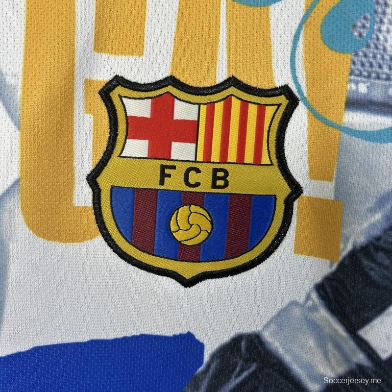 25/26 قميص نادي برشلونة أبيض مع قميص فن الكولاج الفني