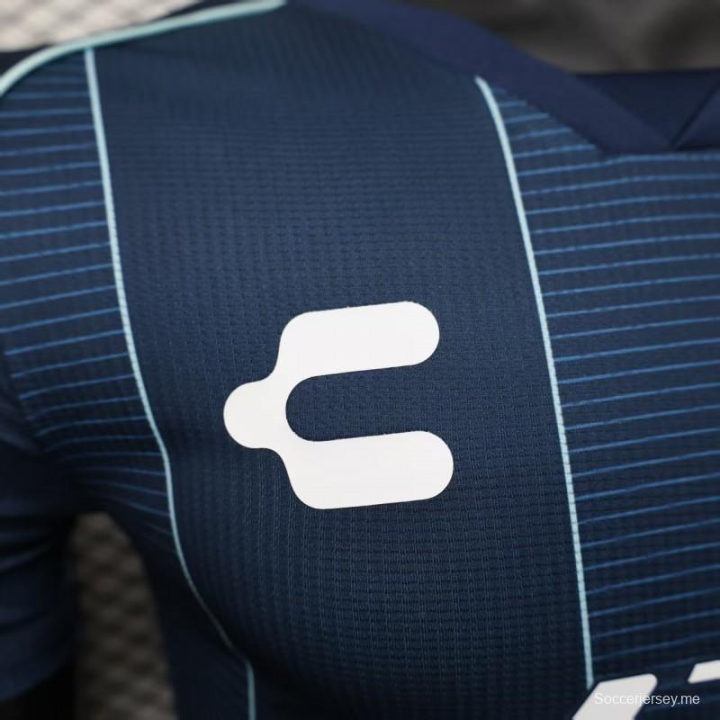 إصدار اللاعب 25/26 قميص باتشوكا خارج ملعبه