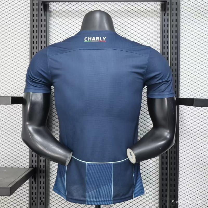 إصدار اللاعب 25/26 قميص باتشوكا خارج ملعبه