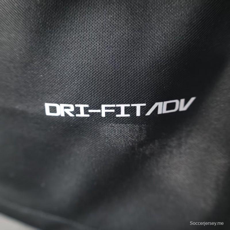 نسخة اللاعب 25/26 قميص بطل الأهلي الأسود مع الراعي الفضي