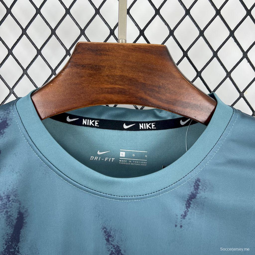 2025 تي شيرت نايكي للتدريب أزرق فاتح بنقشة فرشاة الرسم التجريدي #1045