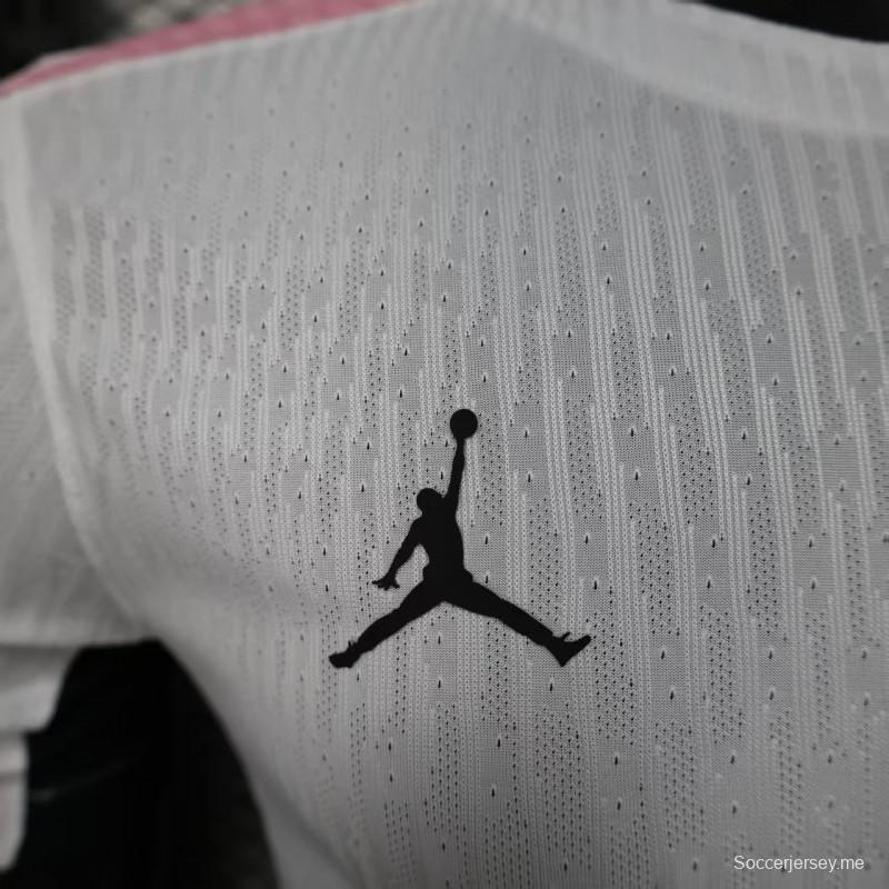 إصدار اللاعب 25/26 قميص باريس سان جيرمان أبيض بحواف وردية اللون